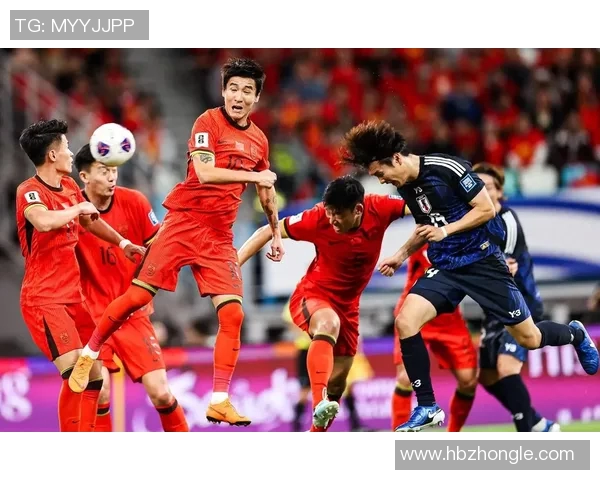 男孩追逐足球明星大巴的感人故事与梦想启航的瞬间 男孩追逐足球明星大巴的感人故事与梦想启航的瞬间