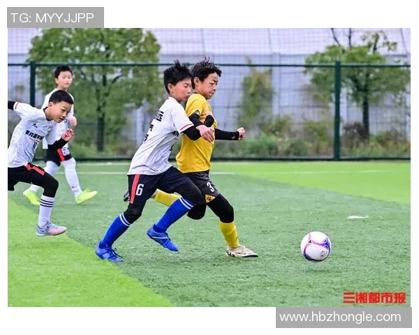 小孩观看足球明星精彩视频助力运动兴趣培养与成长发展 小孩观看足球明星精彩视频助力运动兴趣培养与成长发展